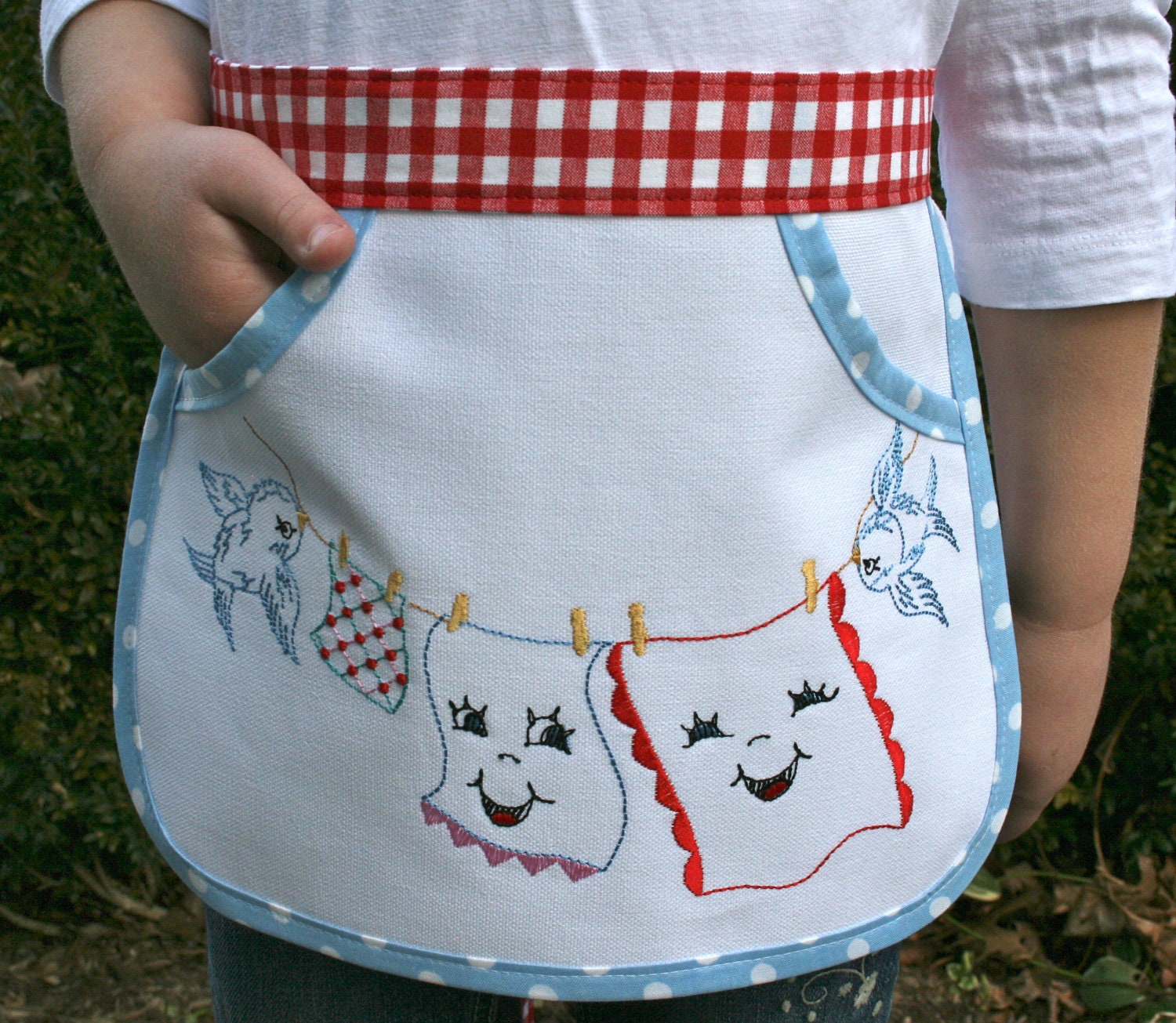 Child laundry apron, girl apron, washday playtime, size 3-6 yrs., embroidered clothesline & bluebirds