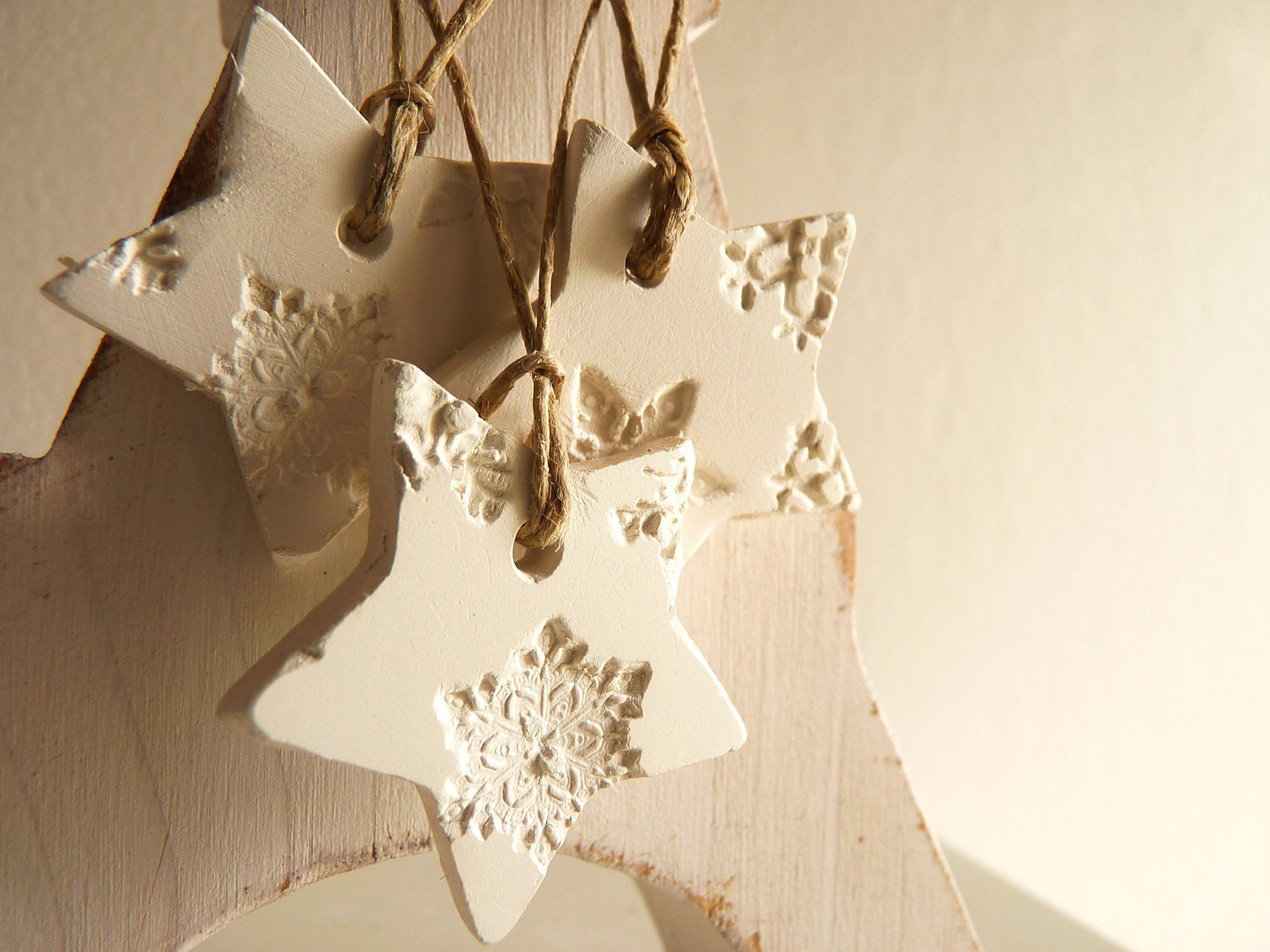 10 snowflake Christmas ornaments, white and pearl porcelain, star shaped
