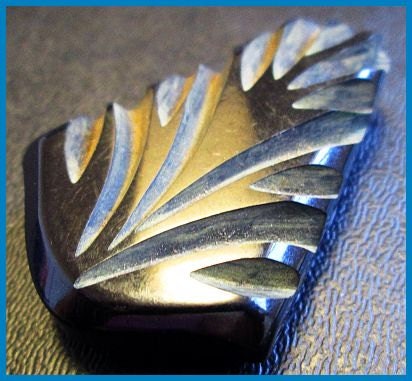 Vintage Bakelite Fur Dress Clip Deep Carved Black Geometrics Fan Motif 2" VG