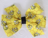 Bumble Bee Print on Yellow Medium Classic Pinwheel Hair Bow - PunkyPunkinCreations