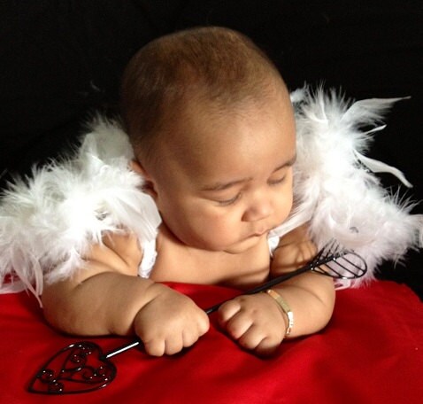 6 to 9 months - White Feathered Baby Wings