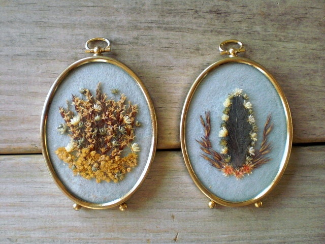 Vintage flower wall medallion / cottage chic / rustic / romantic home decor / nature / botany / preserved flowers / gardener gift idea