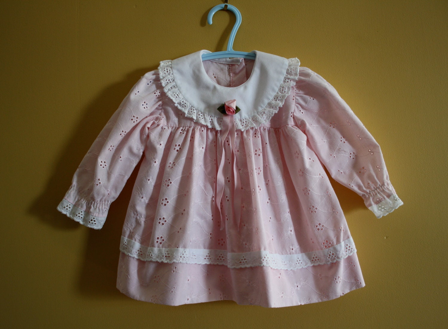 Vintage pink eyelet dress / pastel pink and white / baby girl size 6 to 12 months