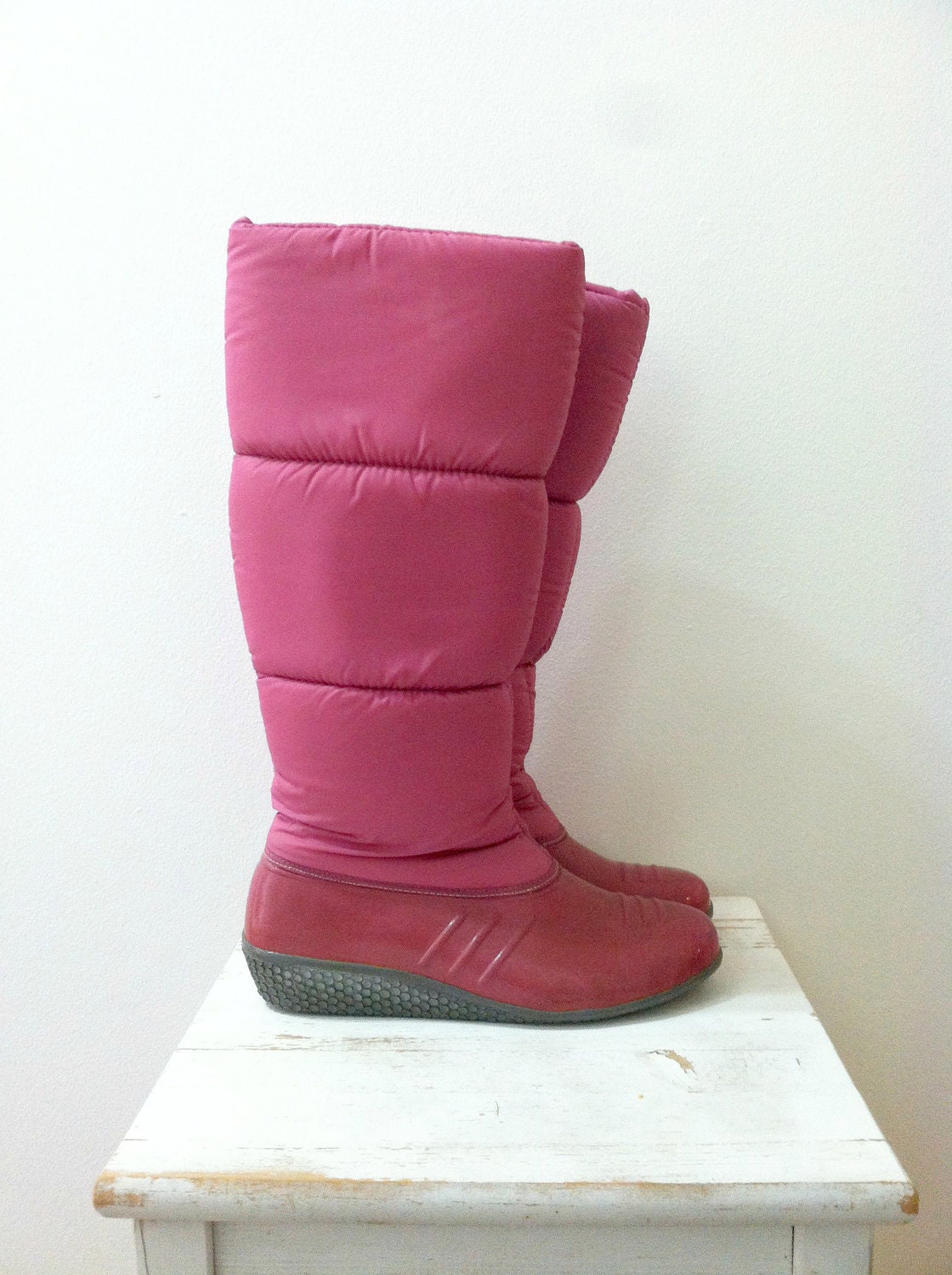 Vintage Pink Puff Moon Boots 1980's