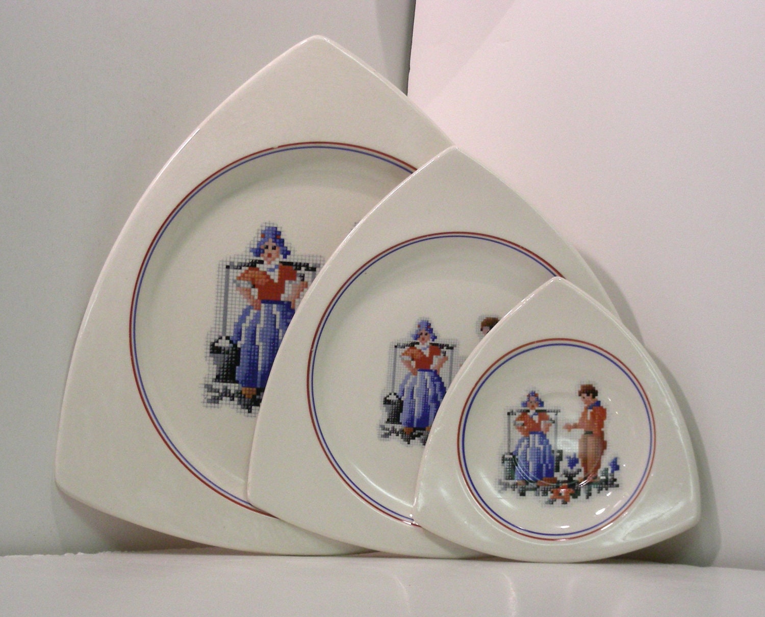 Vintage 13-Piece Set 1930s Salem Tricorne Streamline Petite Point Dinnerware