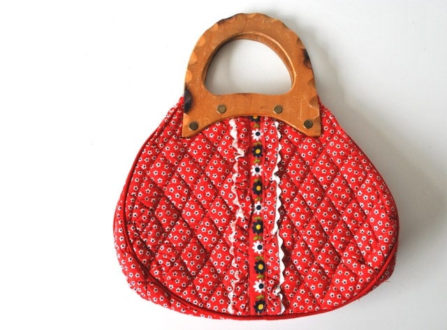 Red Vintage Handbag With Wooden Handle