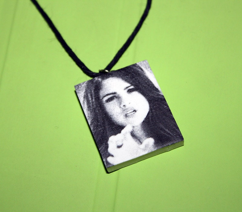 selena gomez necklace