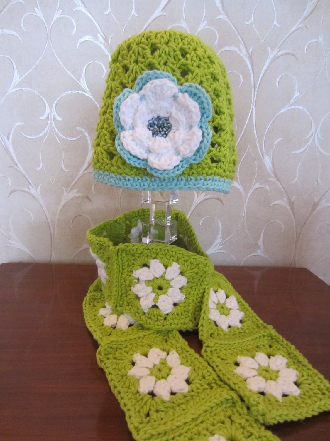 Granny Square Scarf and Hat Set. Modern Granny Set for Girl.