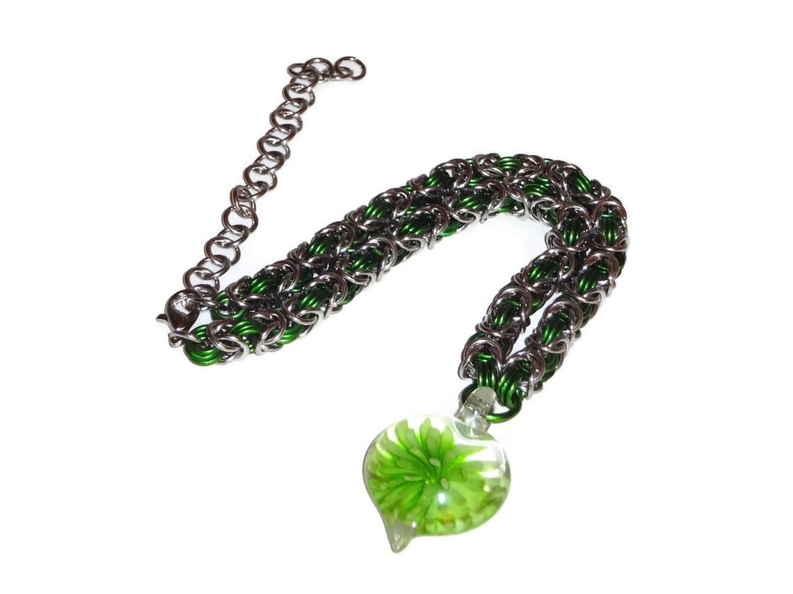 Green Glass Heart Pendant Chainmaille Choker Necklace