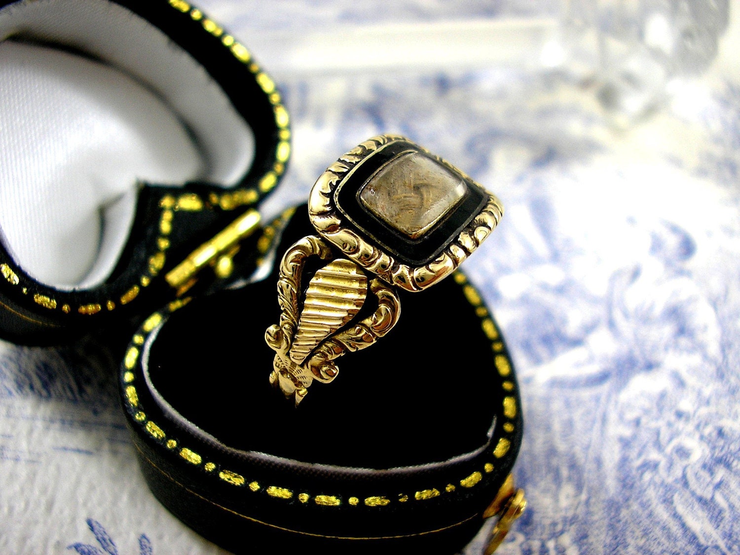 Georgian Regency Mourning Ring Enamel Hair 18ct Gold 1818
