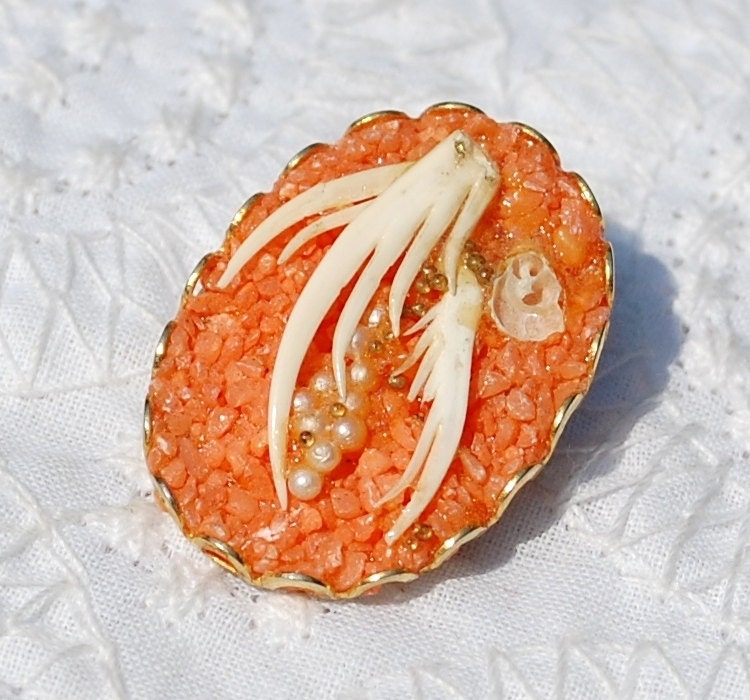 Vintage SINGLE Earring, Beach Portrait, Coral Stone, Seashell, Pearl, 1940s WWII- Jewelry Making Supplies, Craft Destash, UPcycle REcycle
