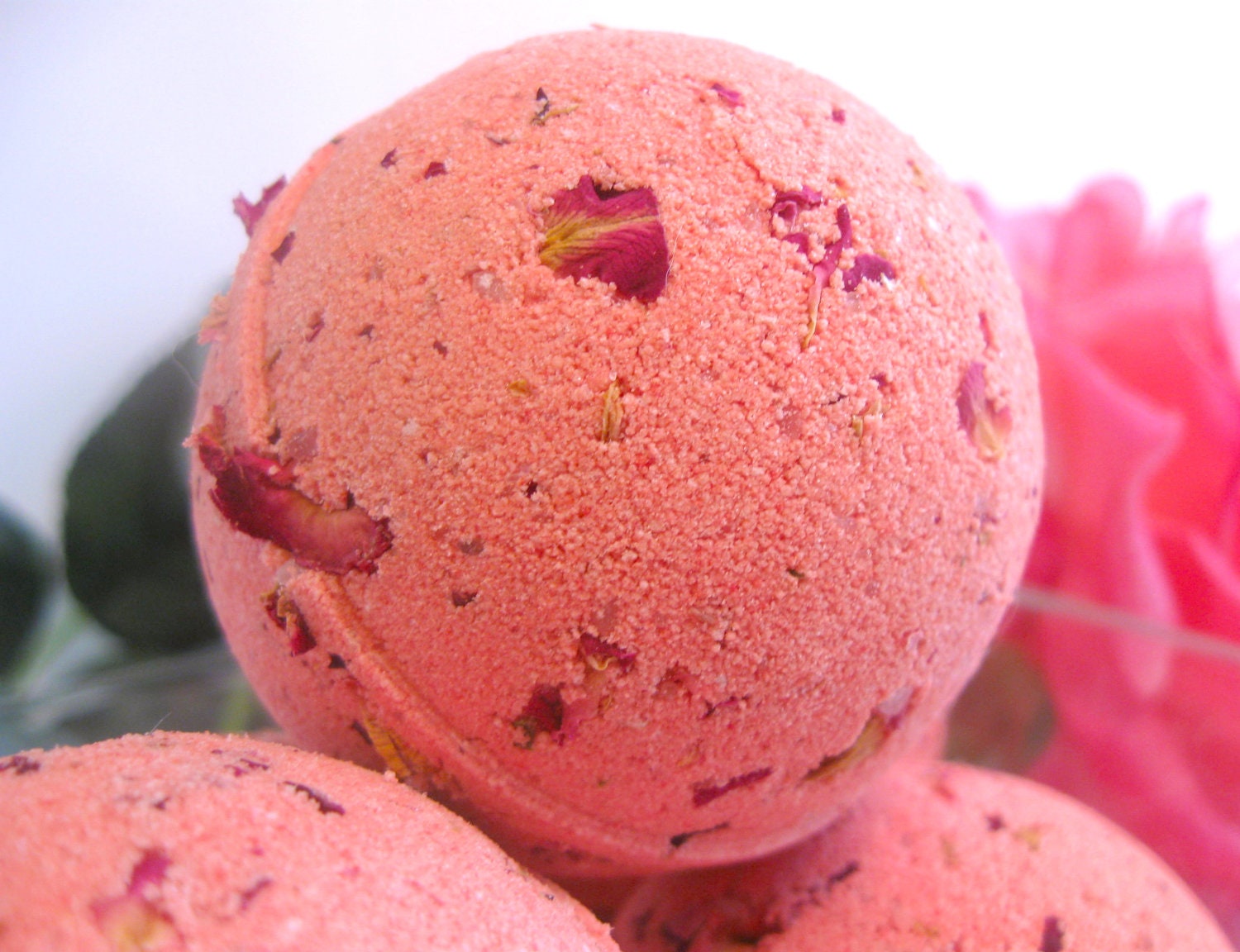 2 Bath Bombs - Fresh Cut Roses - Vegan Moisturizing  Bath Bombs