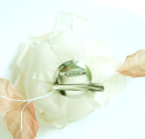 Vintage inspired HANDMADE silk fabric flower hair clip/pin brooch