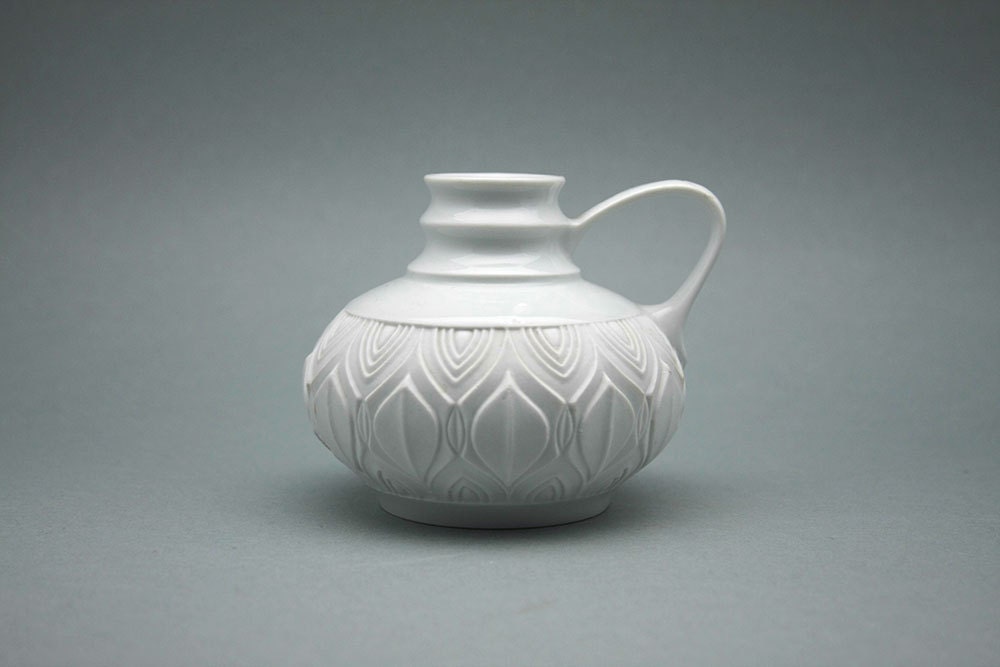 White modernist Pop Art vase by Kerafina / Royal Porzellan Bavaria KPM