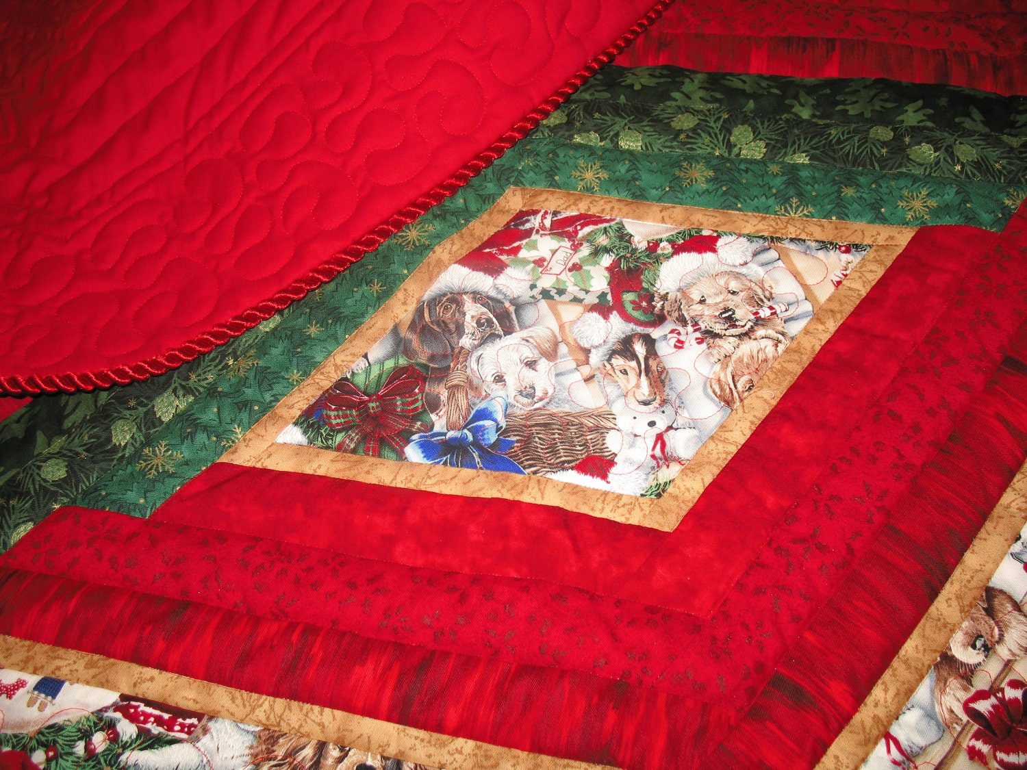 Christmas Tree Skirt Quilt  -  Puppy Christmas  -  100