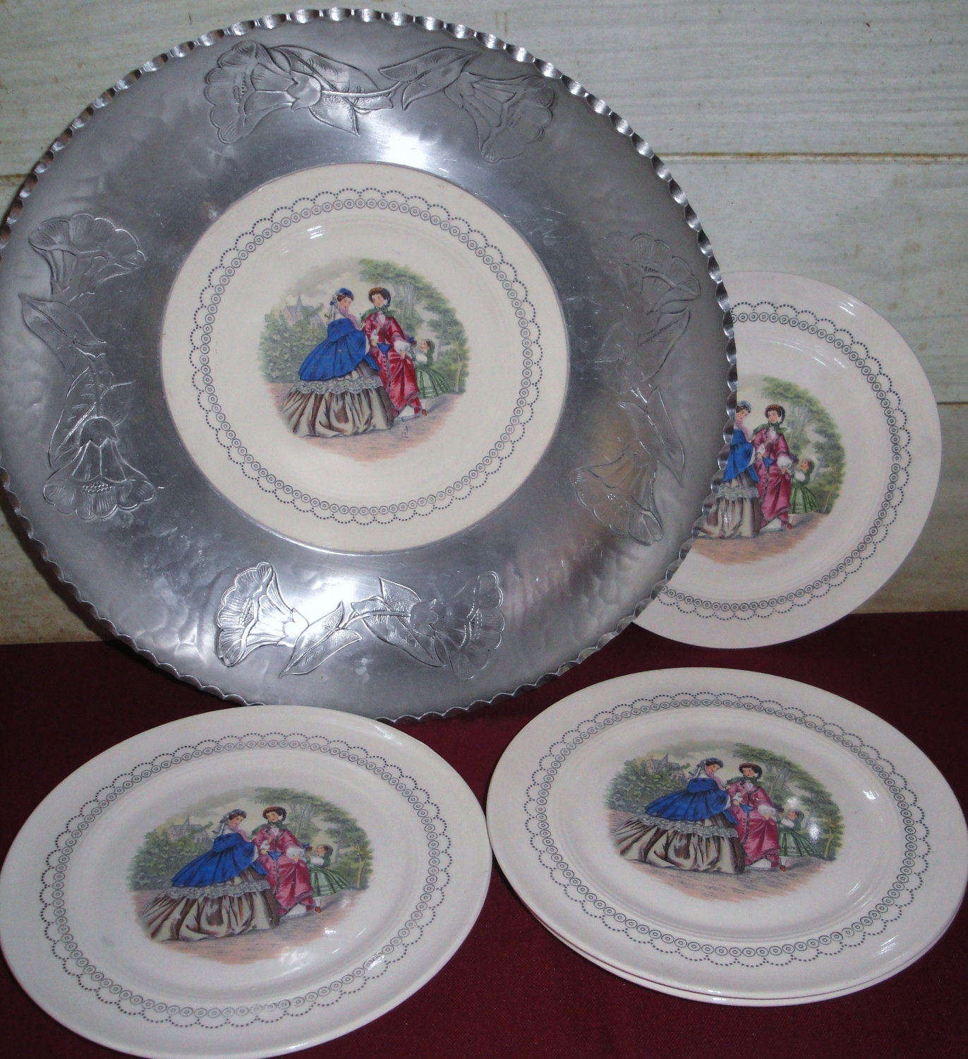 Vintage Hammered Aluminum Serving Bowl with Porcelain Plates - Farberware Brooklyn NY - Victorian - Housewares - Home Decor - Collectibles