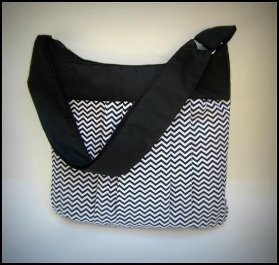 Chevron bag - Retro Chevron bag in Black and White / purse / crossover shoudler bag / messanger bag