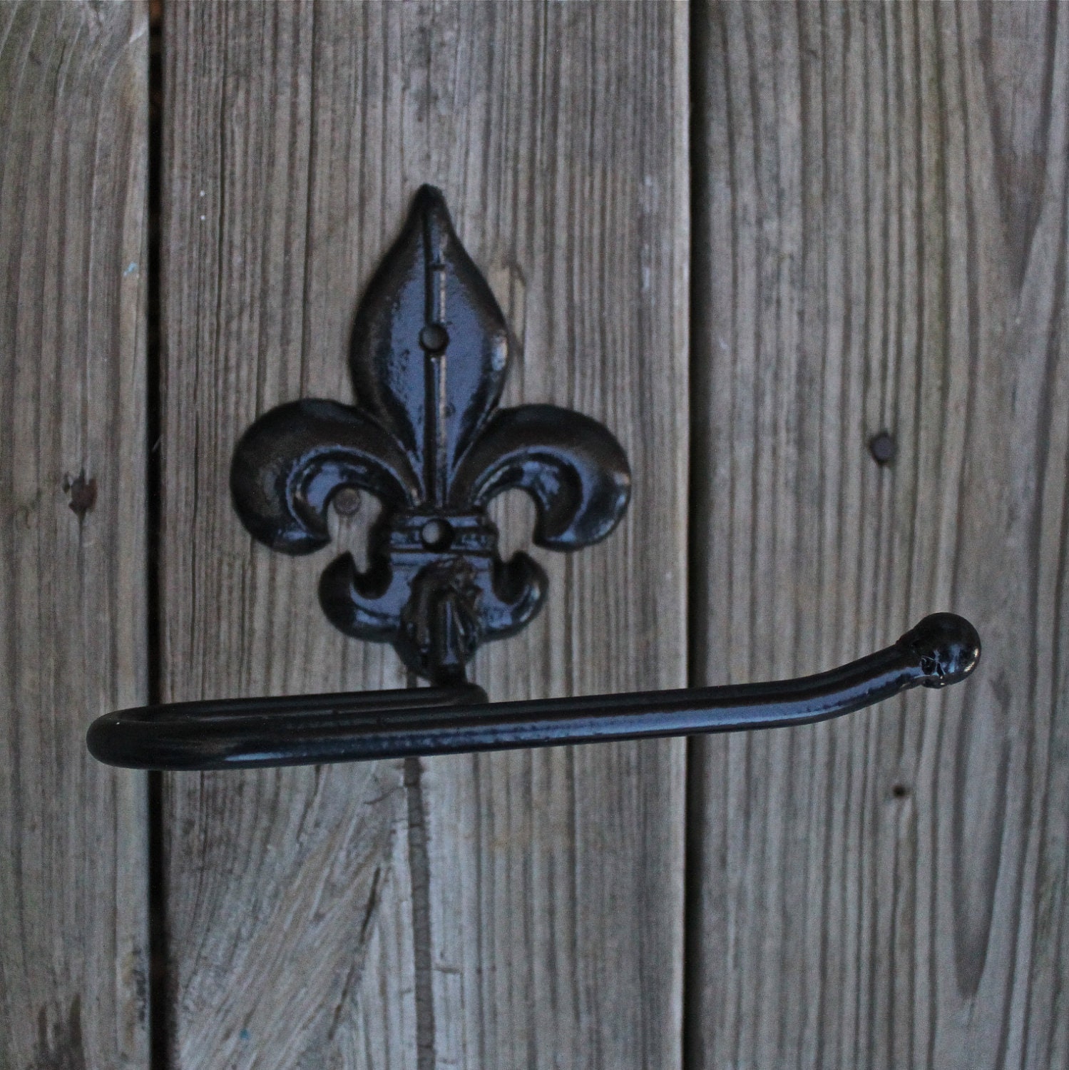 Iron Tissue Holder/ Black / Fleur de Lis /Distressed Iron Holder /Bathroom Fixture /Accessory /Shabby Chic /Gift Ideas