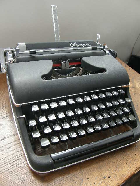 1950s OLYMPIA SM 2,Manual Typewriter, Superb Condition, Fully working