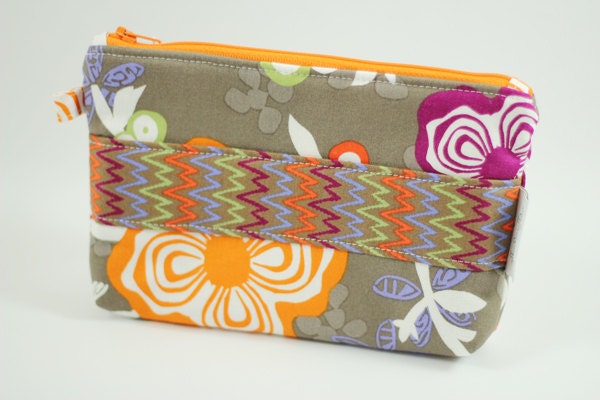 Zippered Pouch - Jane Dixon Primitiva Blooms in Taupe