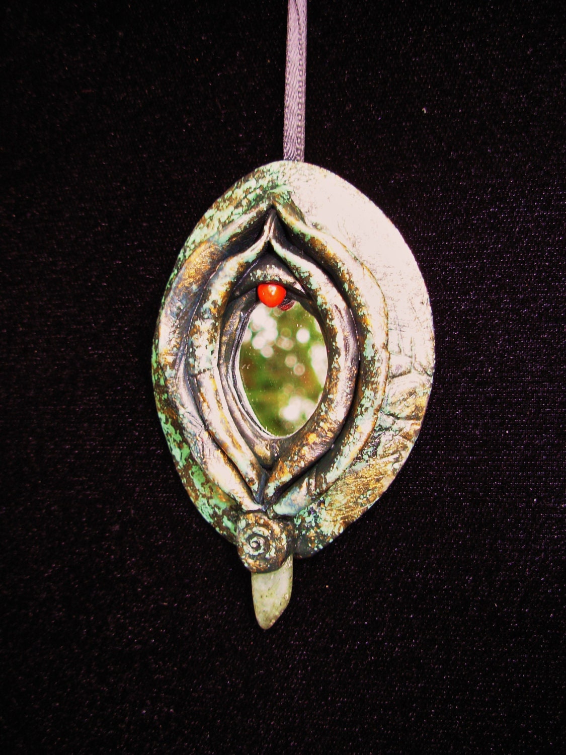 Copper Patina Mirror Yoni with Labradorite stone