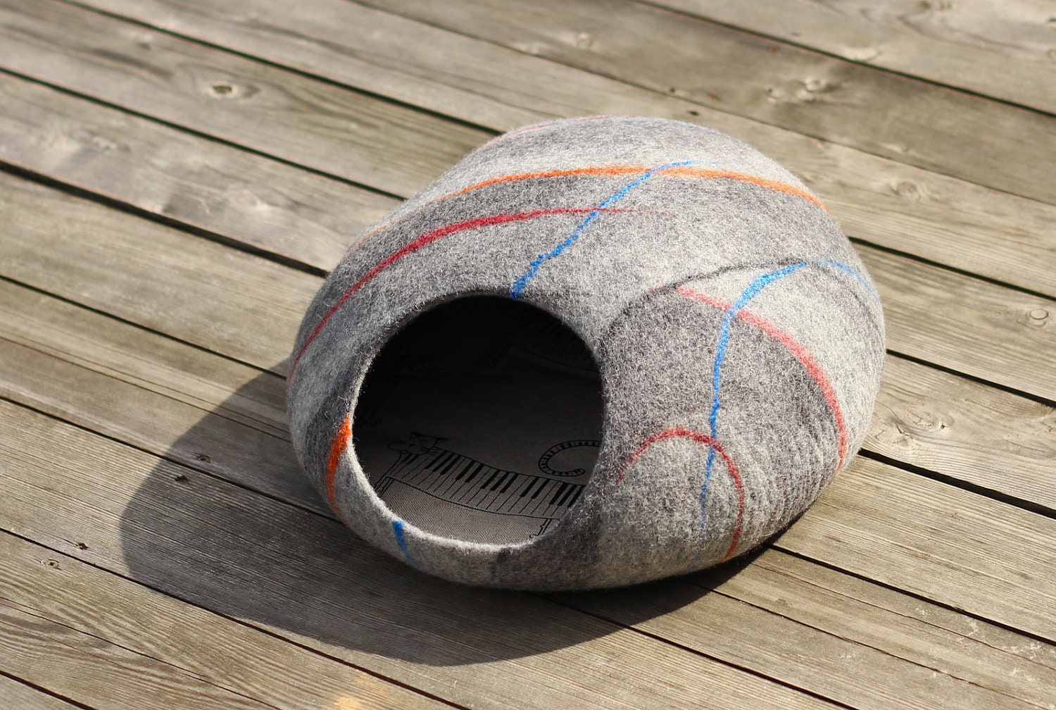 M size cat bed/cat cave/cat house/dark grey felted cat cave (With GIFT pad)