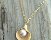 Calla lily necklace with pearl