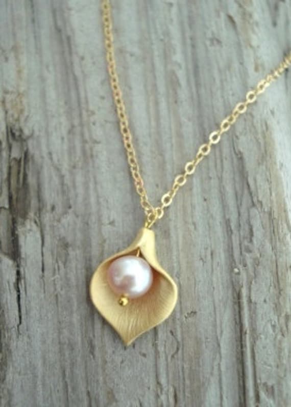 Calla lily necklace with pearl
