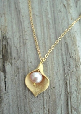 Calla lily necklace with pearl