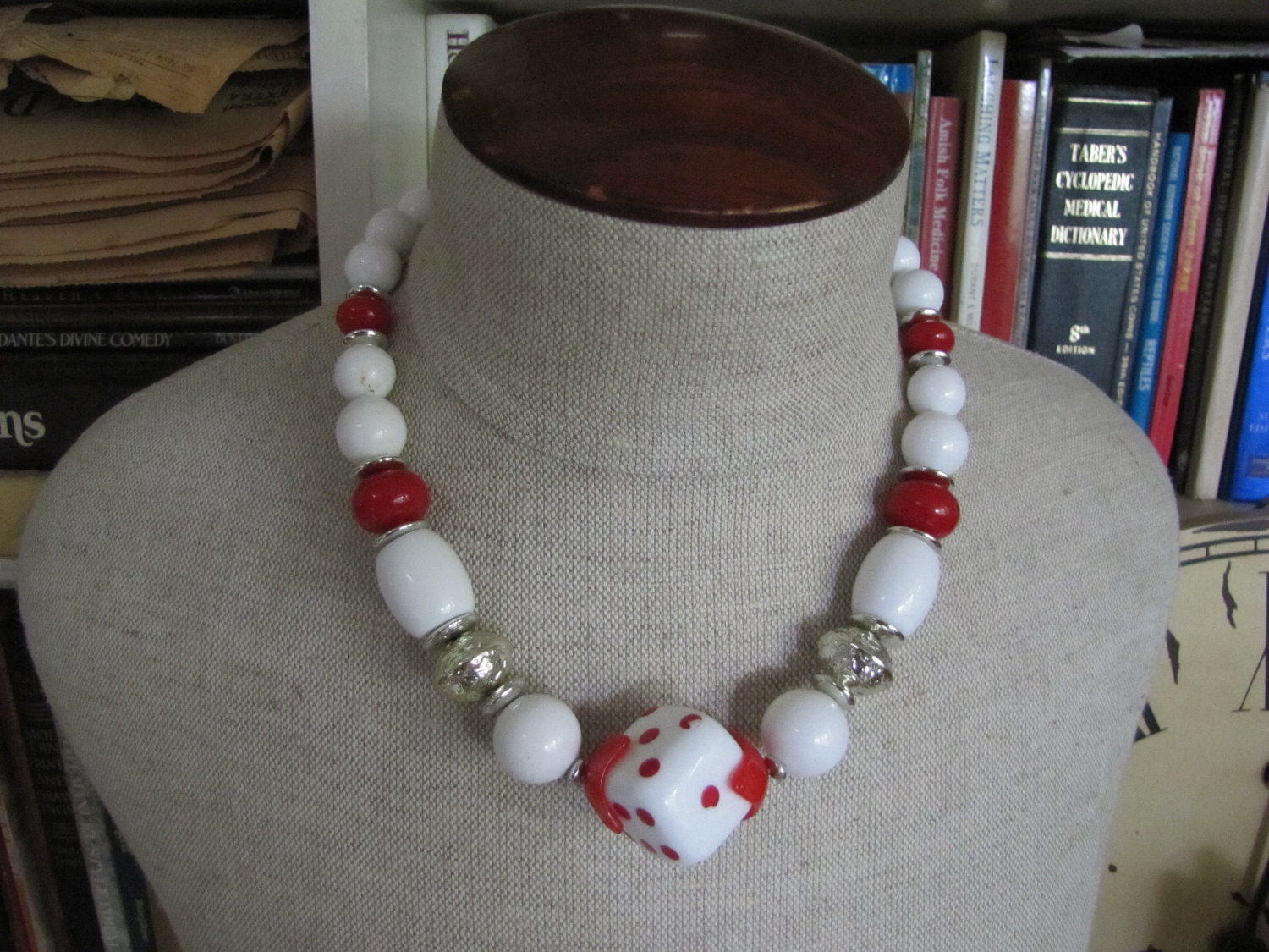 Vintage Chunky Plastic Beaded DICE DIE Necklace Vegas Great Piece Costume Jewelry Red and White