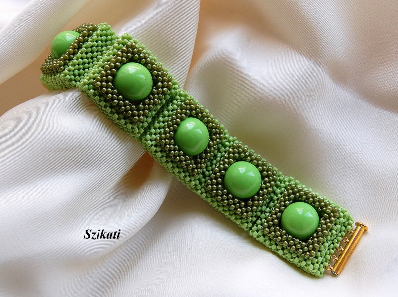 Beaded green bracelet, fall colors, autumn fashion, OOAK