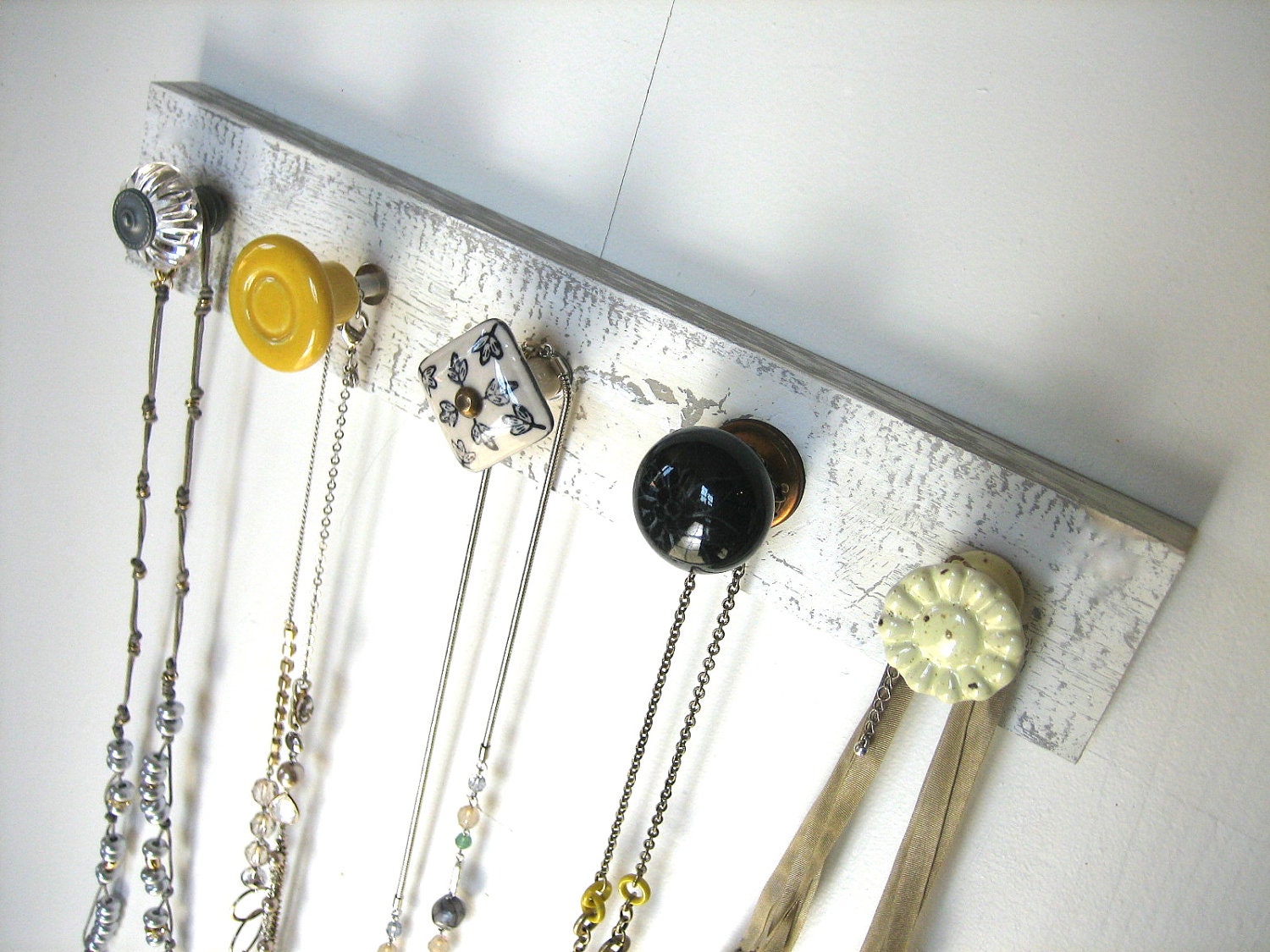 Dorm Sweet Dorm Jewelry Rack in Yellow and Gray - sweetsadiek