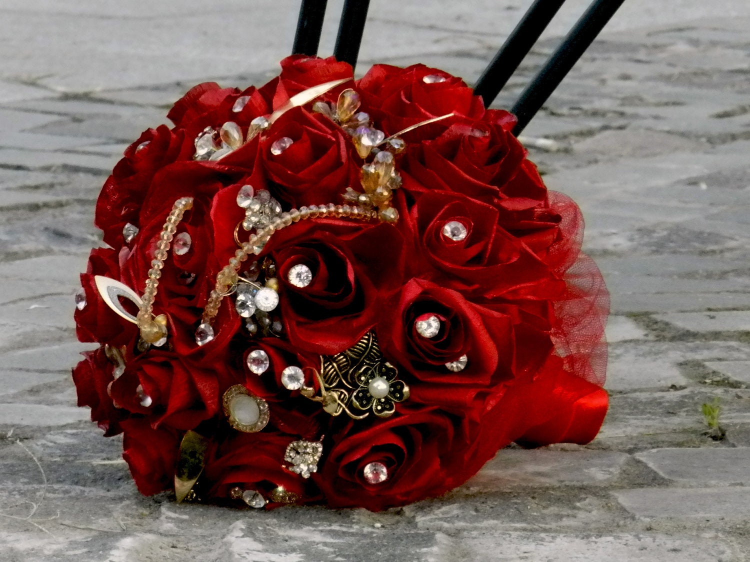 DEPOSIT for a large size mix brooches and paper roses bouquet "Deep RED and GOLDEN "/ The total price of this bouquet is 180 dollars