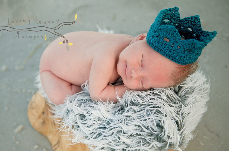 Gray Frost Mongolian Faux Fur Photography Prop Newborn Baby Toddler Soft Blanket Rug Nest Photo Prop Backdrop 20in x 27in.