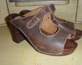 vintage wooden heel wild pair high open toe high shoes size 8 adjustible strap  3 1/2  inch heel platform wooden heels 70s  80s