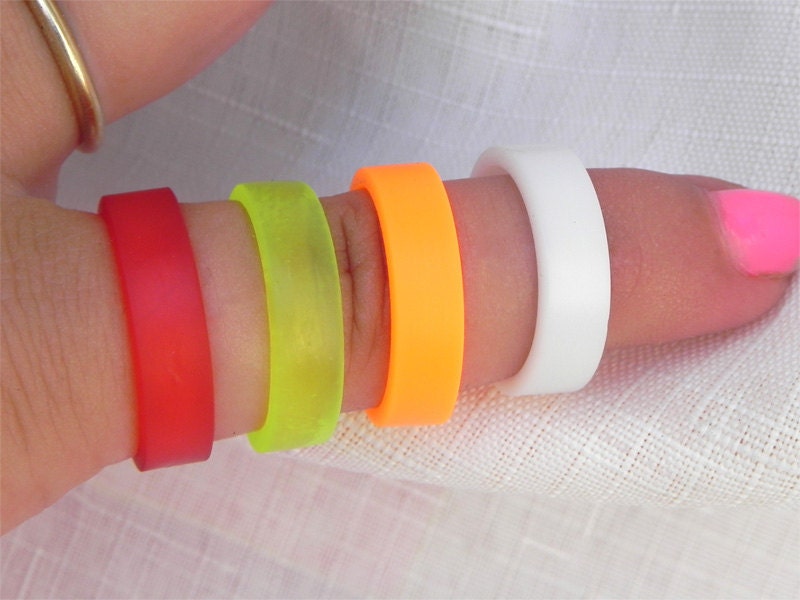 Simple rubber band ring, toe ring, neon colors
