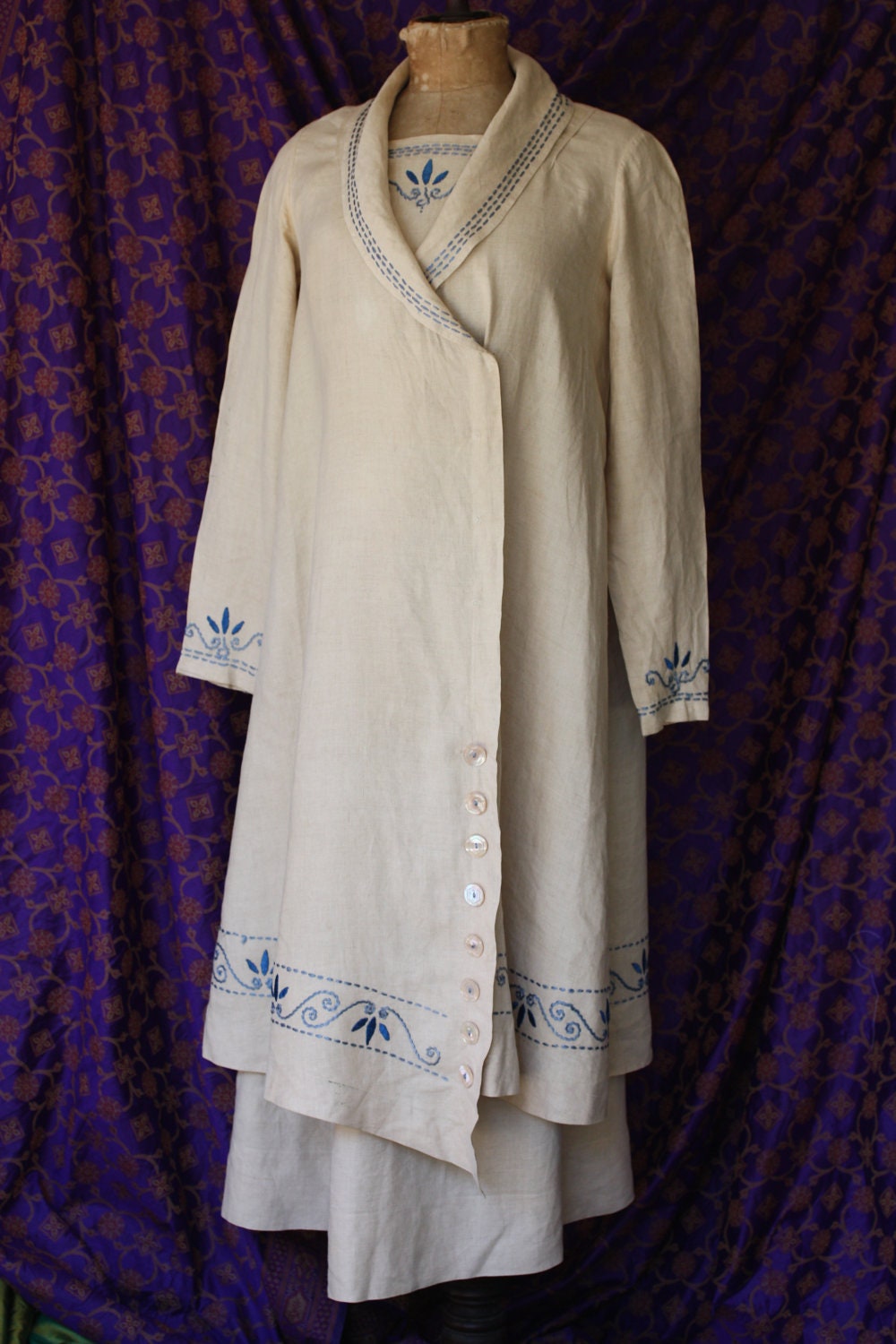 Beautiful Antique 1900s Early 1920s, Linen skirt & jacket/dress-Edwardian early twenties, embroidery, mother of pearl buttons