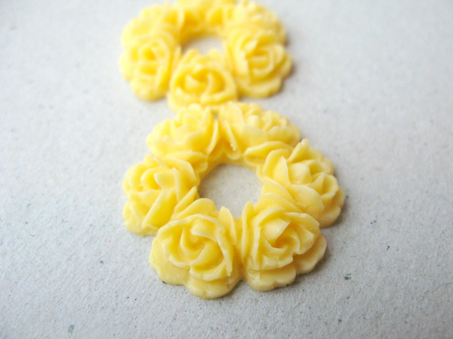 Large Yellow Resin Rose Floral Wreath Cabochons , Christmas Wreath Sunshine, 30mm, Jewelry Supplies, (2) C103-18 - RemmysSupplies