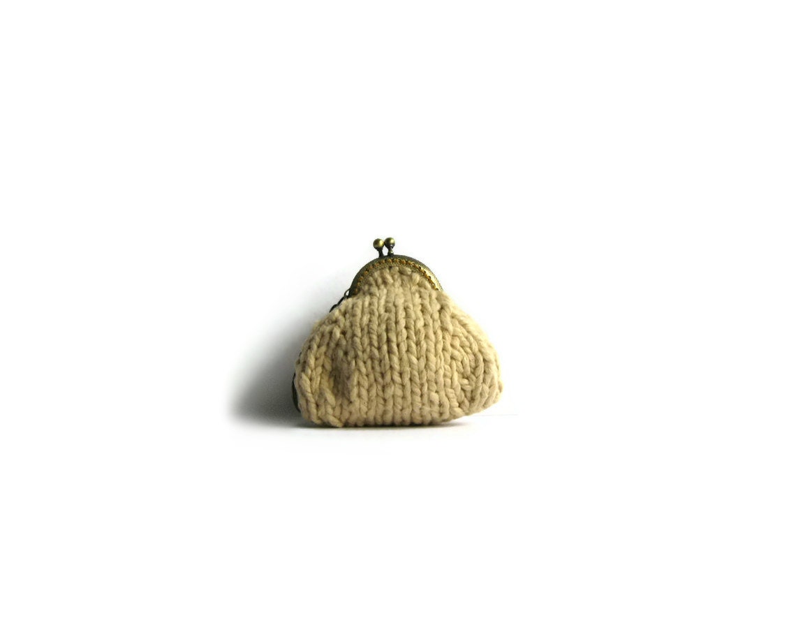 Coin Purse with Key Chain Knitted in Beige Cotton Yarn