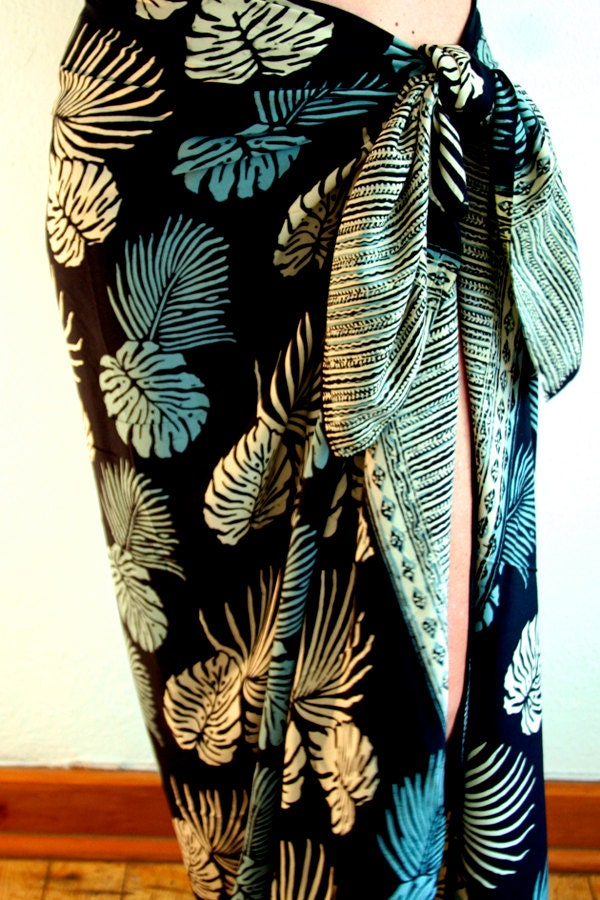 Elegant Black Sarong with Blue and White Batik Tropical Leaf Design Men's Clothing Hawaii Beach Sarong Surf Clothes Pareo Festival Clothing