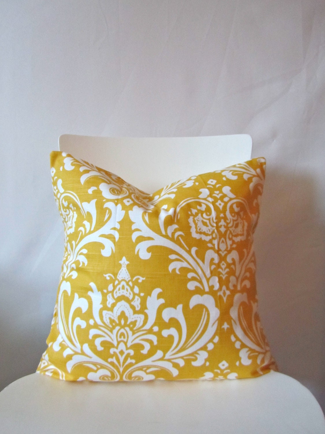 18 inch throw pillow cover, Damask print, yellow and white. Victorian regency Abstract pattern, modern print. For indoor use.
