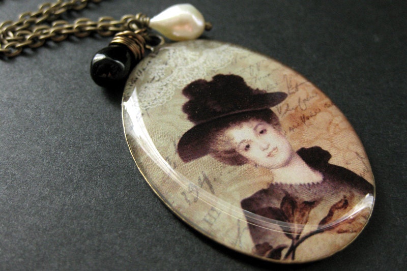 Vintage Woman Necklace. Oval Pendant with Wire Wrapped Black Teardrop and Fresh Water Pearl. Handmade Jewelry.