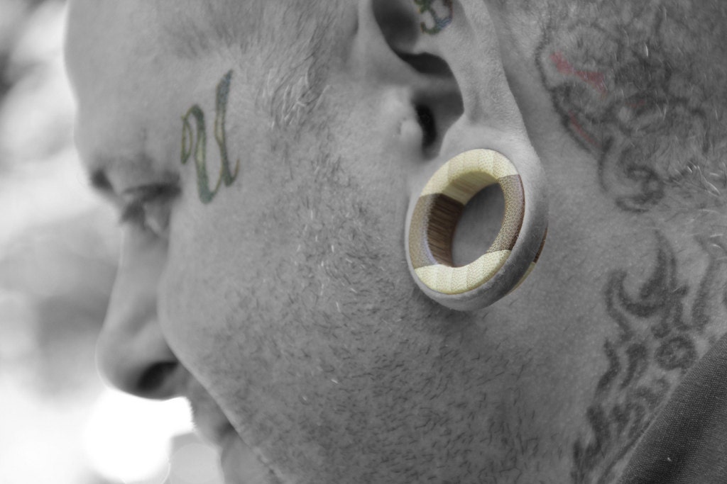 Big Tunnel Bamboo / Ultra-light Plugs / Two Tone Bamboo / (2") (51mm)