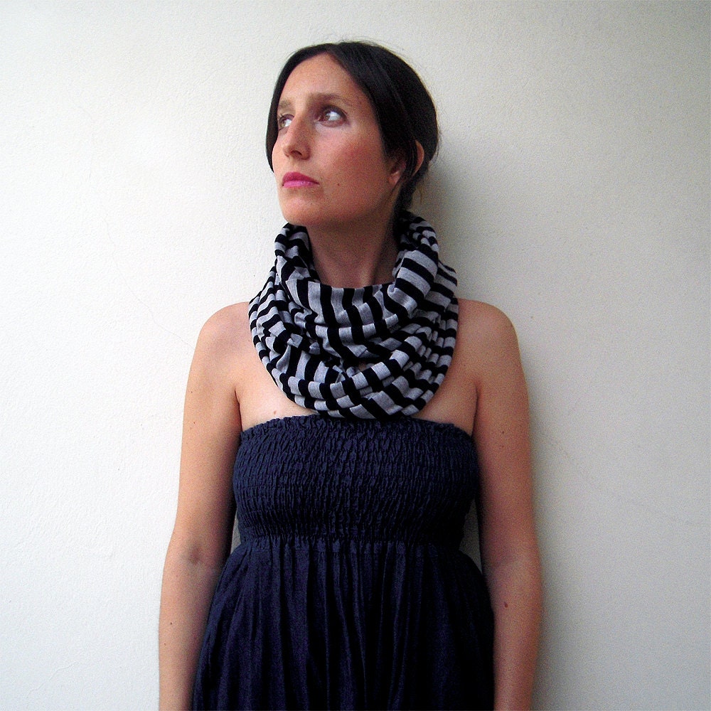 The striped loop scarf - handmade in grey and black