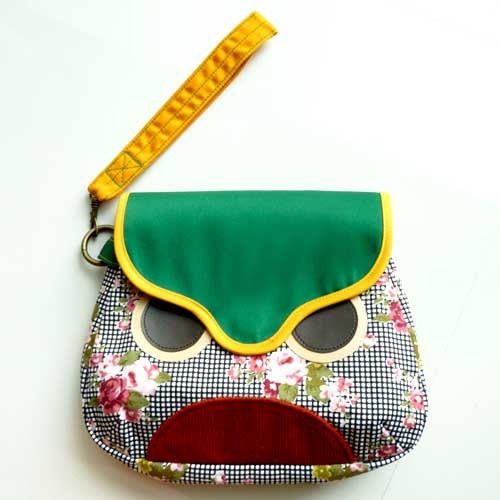 Wrist Clutch - Hoot The Owl Wristlet (Ebony Rose Grid)