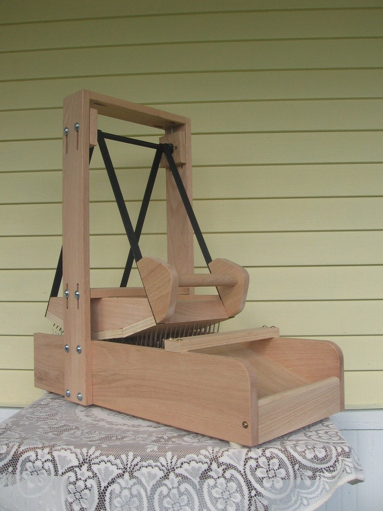 Fancy Kitty 420-point red oak Wool Picker