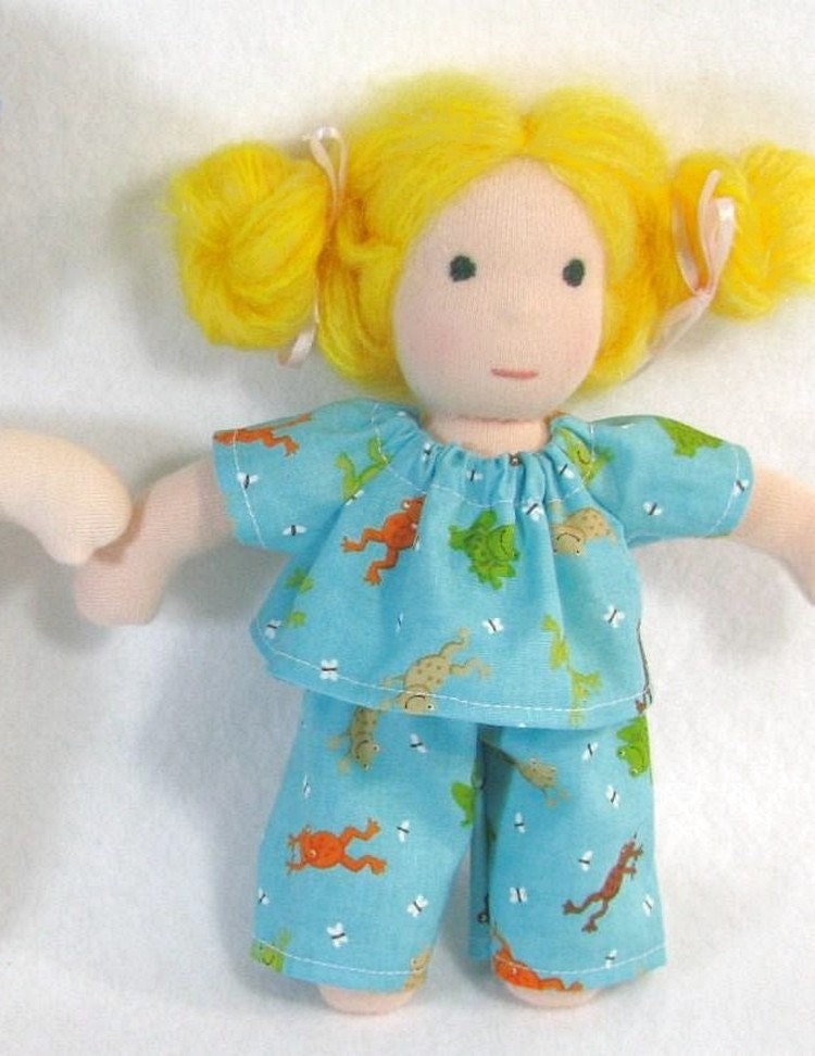Froggy print pajamas for thin 8 inch waldorf doll