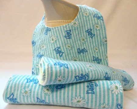 Daisy print - Baby Bib,  Burp Cloth, Baby Gift Set, Infant Set