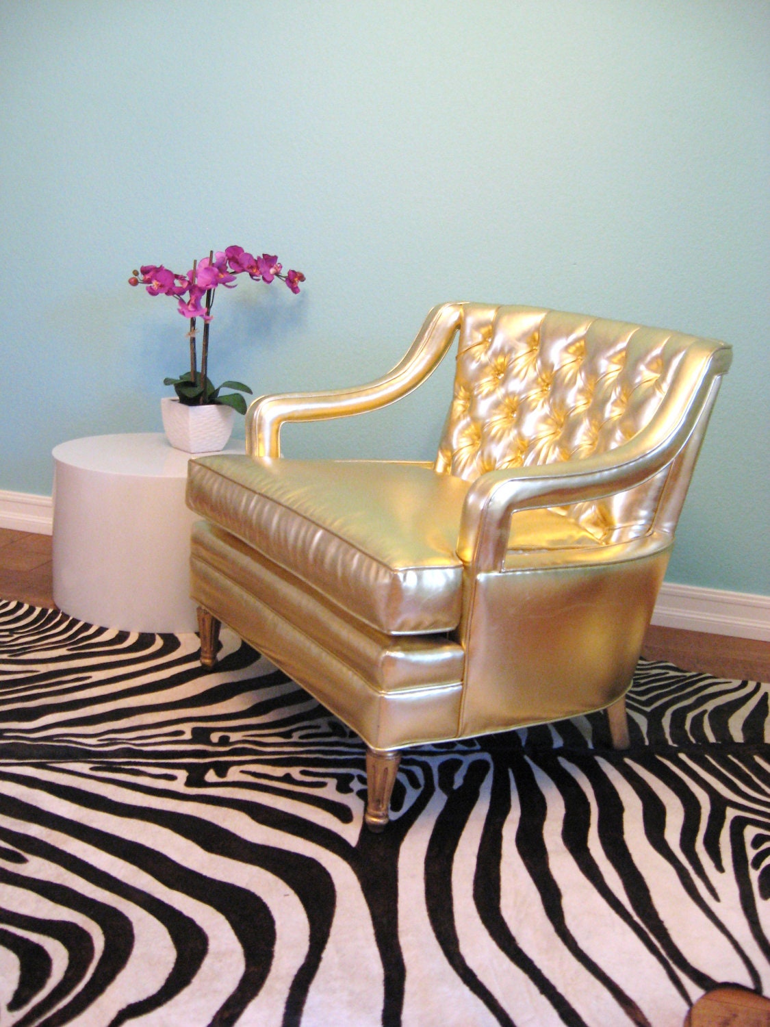Vintge HOLLYWOOD REGENCY GLAM Button Tufted Gold Chair