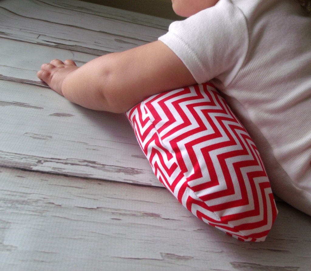 Luna Tummy Time Pillow, Chevron in Red